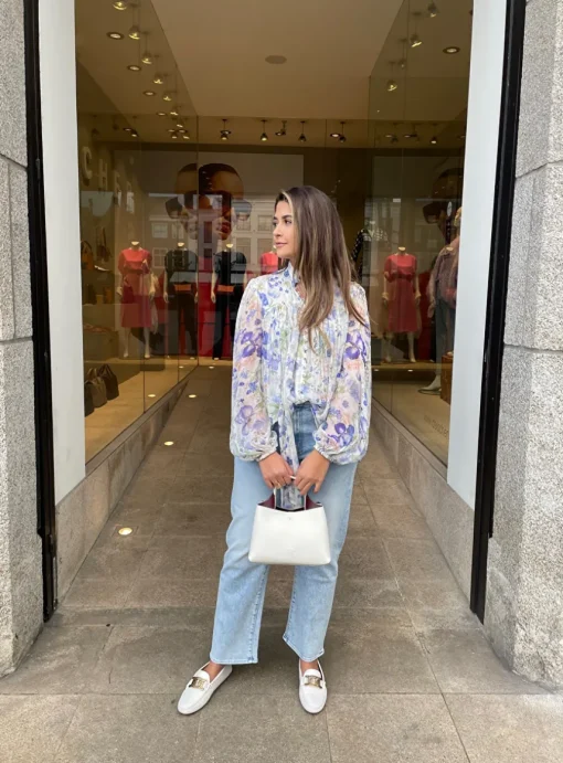 Blouse offwhite blauw roze met strik | DELSCHER. Fashion