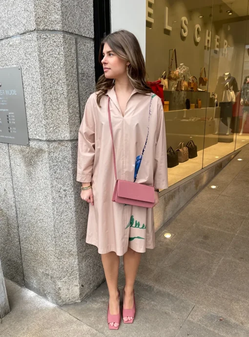Jurk Cada nude met bloem | DELSCHER. Fashion