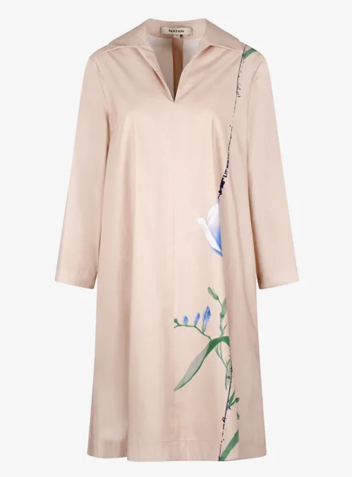 Jurk Cada nude met bloem | DELSCHER. Fashion