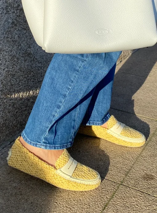 Mocassin pastel geel boucle teddy | DELSCHER. Fashion