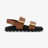 Sandaal cognac lederen straps en zwarte rubberzool | DELSCHER. Fashion