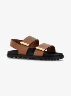 Sandaal cognac lederen straps en zwarte rubberzool | DELSCHER. Fashion
