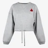 Sweater margo grijs cropped met rood logo klein | DELSCHER. Fashion