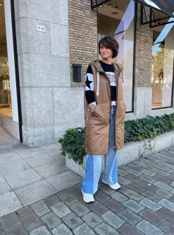 the cube quilted Bodywarmer greengil camel | DELSCHER. Fashion